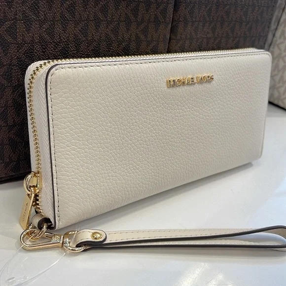 MICHAEL KORS
Leather Continental Wristlet Phone Case Wallet
Light Cream
NWT - Picture 16 of 16